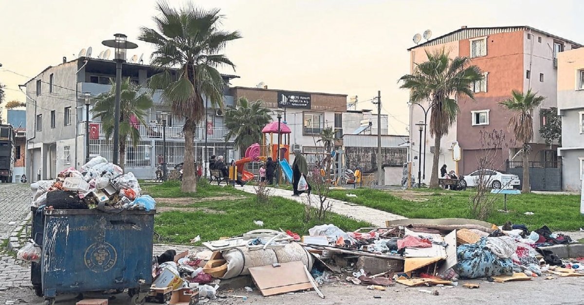 Buca’da park manzaralı çöp dağları isyan ettirdi