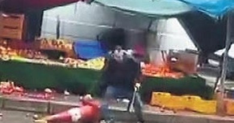 Cinnet geçiren manav öfkesini meyve sebzeden çıkardı