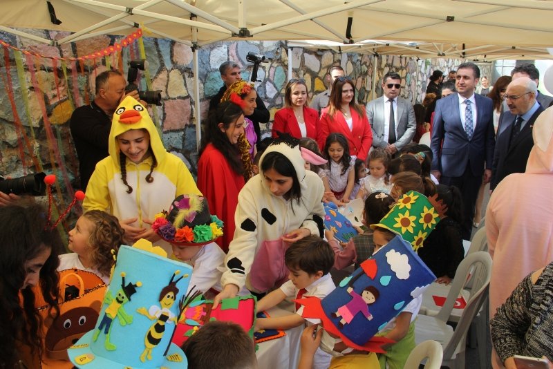 İzmir’deki 23 Nisan etkinliğinden renkli görüntüler
