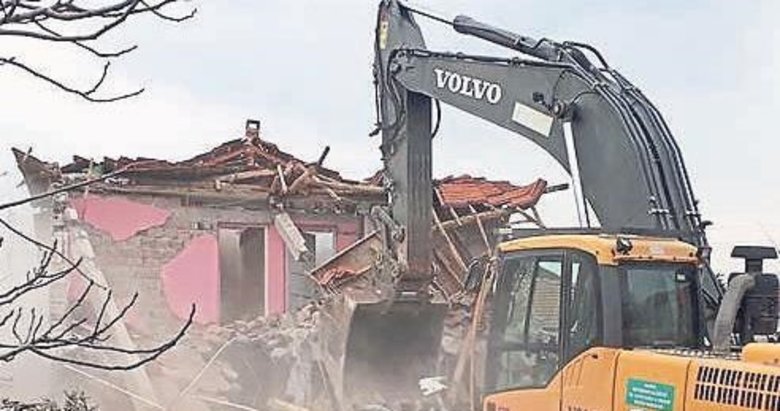 151 hasarlı binanın yıkımı tamamlandı