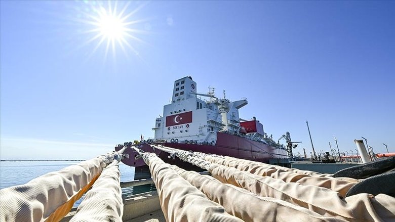 Bakan Bayraktar duyurdu: FSRU ilk kez yurt dışında görev yapacak
