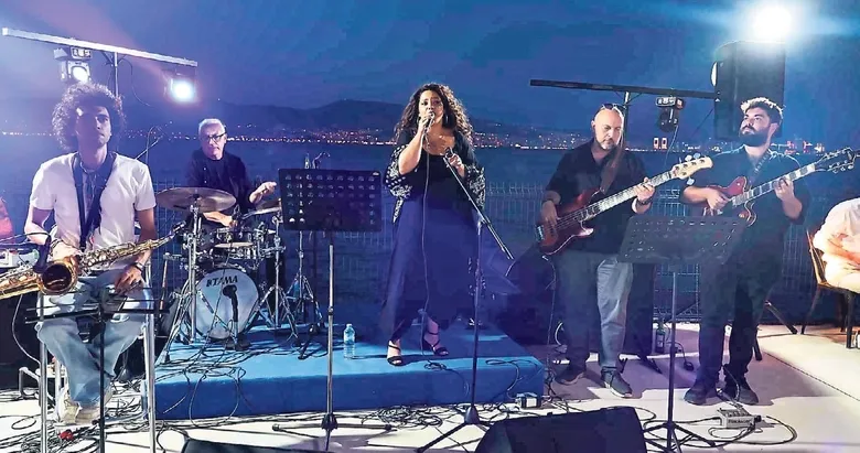 Marina’da Rebetiko ezgileri yankılandı