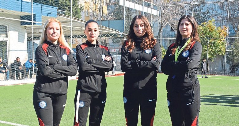 Yeşil sahalara kadın dokunuşu