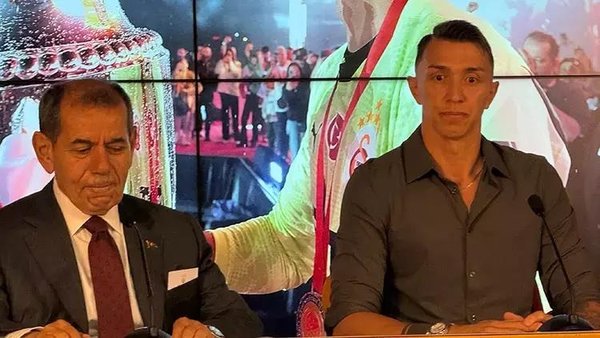 son-dakika-muslera-galatasaraya-gozyaslariyla-veda-etti-1748505769435.jpeg