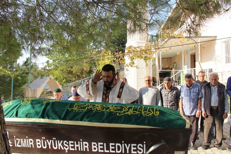 İzmir Karabağlar’da üvey kardeşi tarafından öldürülen kişi defnedildi