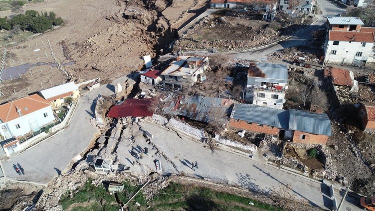 İzmir Bornova’da heyelan bölgesinde tehlike devam ediyor