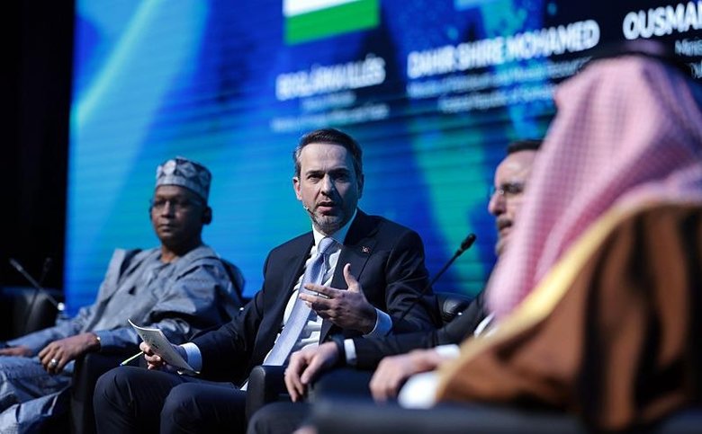 Bakan Bayraktar: Enerjide merkez ülke olan bir Türkiye hedefliyoruz