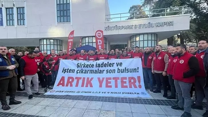 izmirde-isciler-2-gundur-isyanda-artik-yeter-1765270086404.jpeg