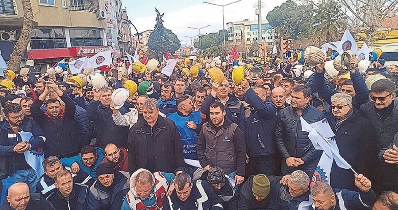 Somalı madencilerden baretli maaş protestosu