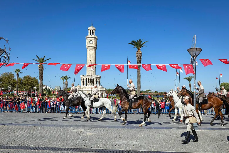AK Parti Sözcüsü Ömer Çelik, 9 Eylül İzmir’in Kurtuluşunu kutladı