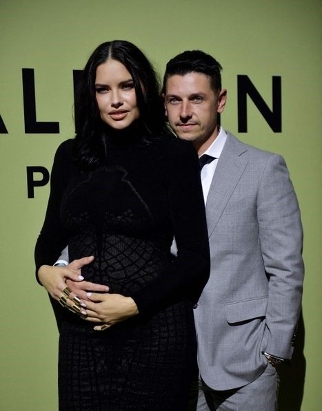 Ünlü model Adriana Lima’nın karnı burnunda hali dikkat çekti