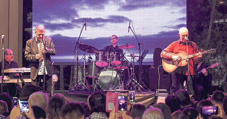 İki aşk adamı Ege Perla’daydı