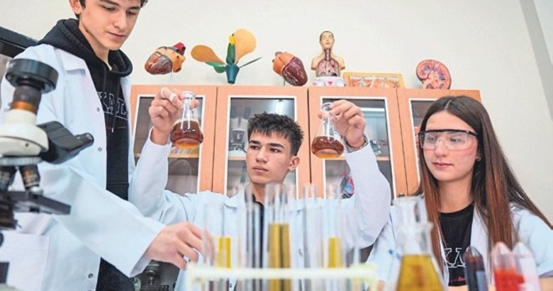 Liselilerden sudaki kirliliğe karşı yapay zekalı çözüm