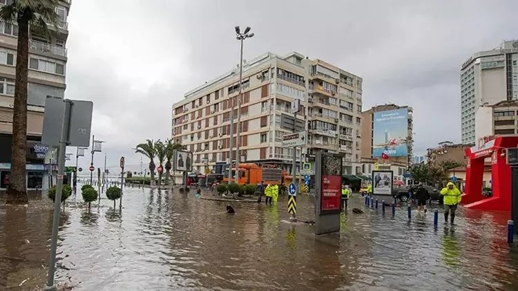 İzmir için endişe verici uyarı: Olası bir depremde deniz kentin içine girecek
