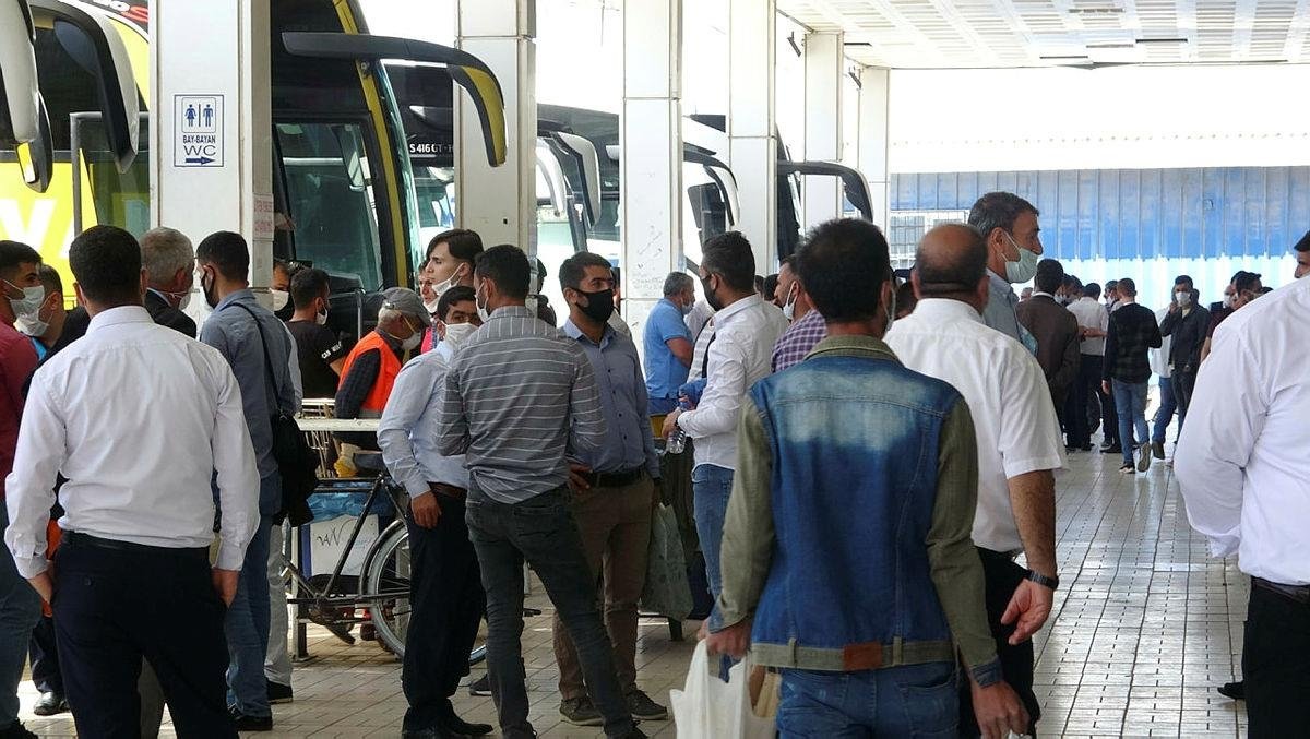 Izmir Otogari Nda Bilet Fiyatlari Iki Katina Cikti Izmir Haberleri