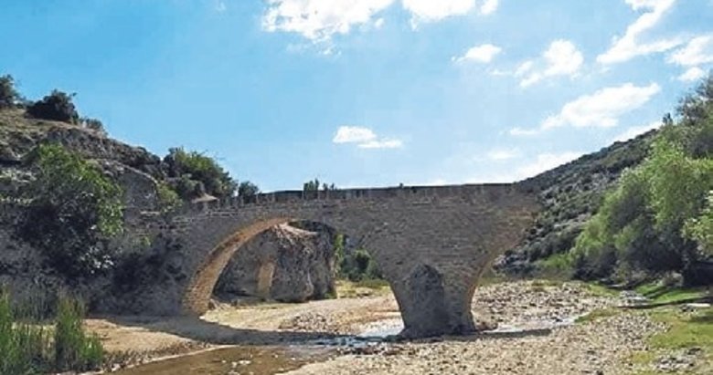 Selendi’nin saklı hazinesi restore edilmeyi bekliyor