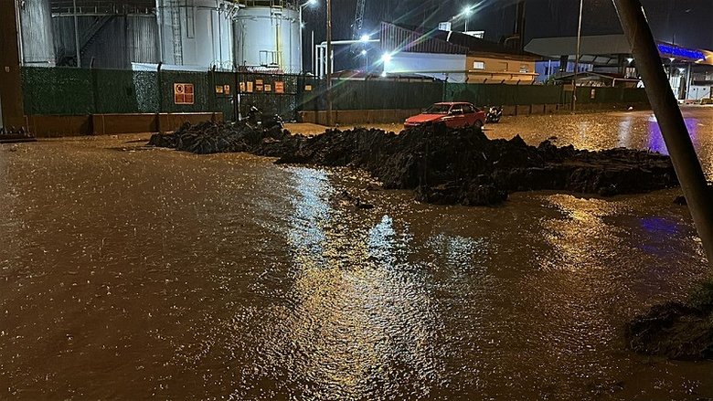 Çanakkale’de sağanak! Kepez Çayı ve Sarıçay taştı