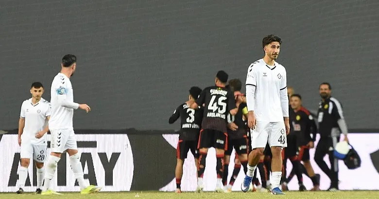 Altay evinde gülemedi