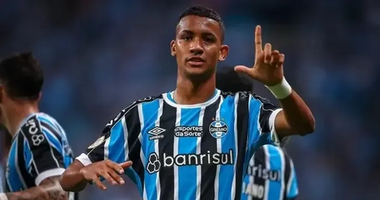 Rhaldney gidiyor Henrique geliyor
