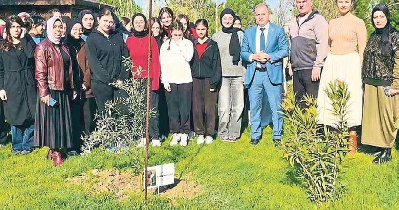 Katledilen öğretmen Fatma Nur’un anısına fidan dikildi