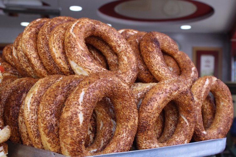 ’Gevrek’ mi ’Simit’ mi? Oxford Sözlüğü gevrek-simit tartışmasını alevlendirdi! Peki İzmirliler ne diyor?