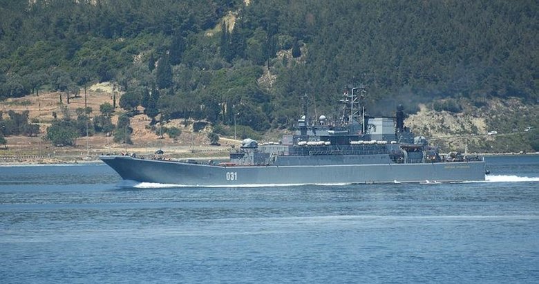 Rus savaş gemisi ‘Alexander Otrakovsky’ Çanakkale Boğazı’ndan geçti