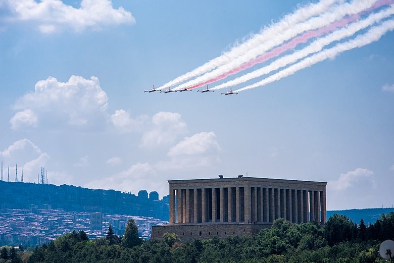Türk Yıldızları Anıtkabir’de nefes kesti
