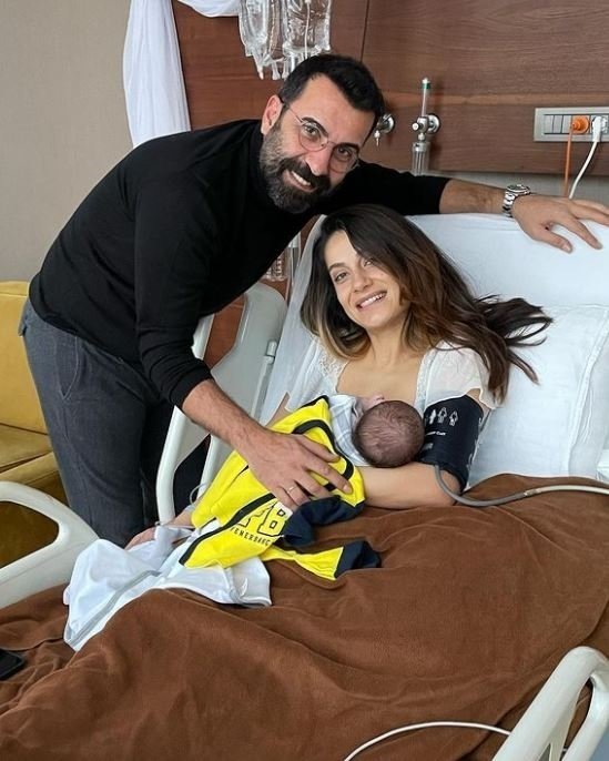 Oyuncu Emre Karayel baba oldu! Oğlu ile ilk fotoğraflarını sosyal medya hesabından paylaştı