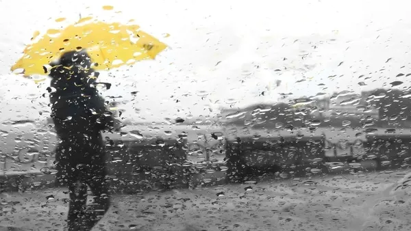 semsiyeleri-acin-izmir-saganaga-teslim-izmir-hava-durumu-2-ekim-cuma-meteoroloji-paylasti-1790913463953.jpeg