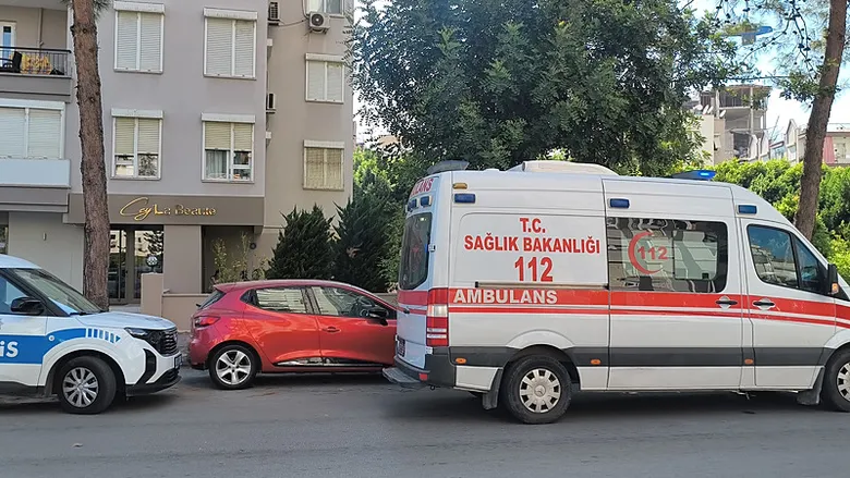 komsulari-10-gundur-gormuyordu-antalyada-evde-cansiz-bedenleri-bulunan-anne-ve-kizinin-olumu-arastiriliyor-1787237604764.png