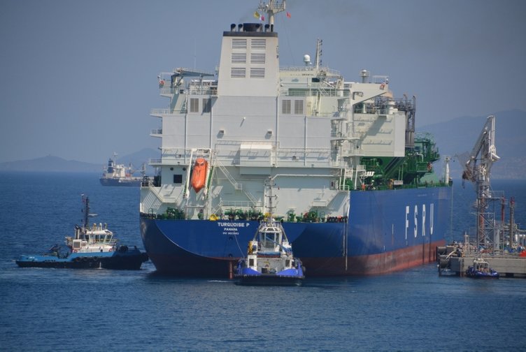 Yeni yüzer doğal gaz terminali İzmir’de demirledi