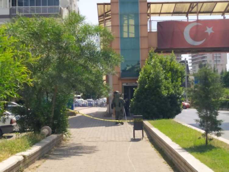 Aydın’daki şüpheli pakete bomba imha uzmanları müdahale etti