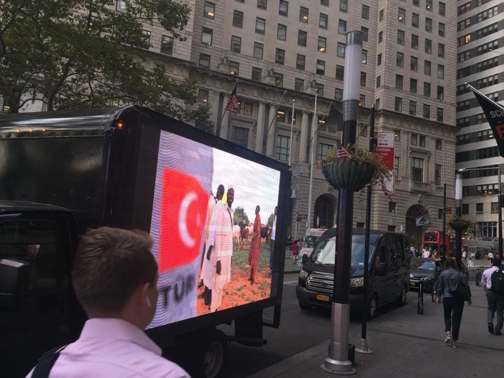 New York Times Meydanı’nda led ekranlı araçlarla Türkiye tanıtımı
