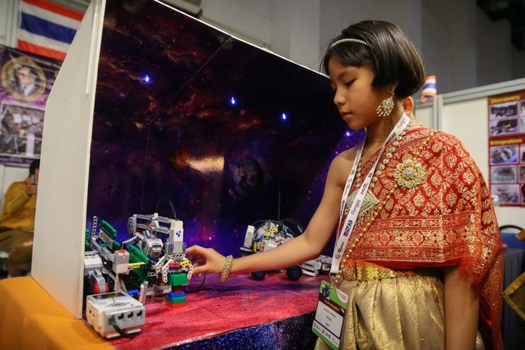 Robotlarıyla yarışacak dünya çocukları İzmir’de buluştu