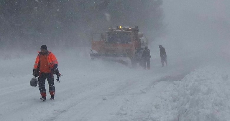 Kazdağları’nda kar 2 metreye ulaştı! 30 kişi mahsur kaldı