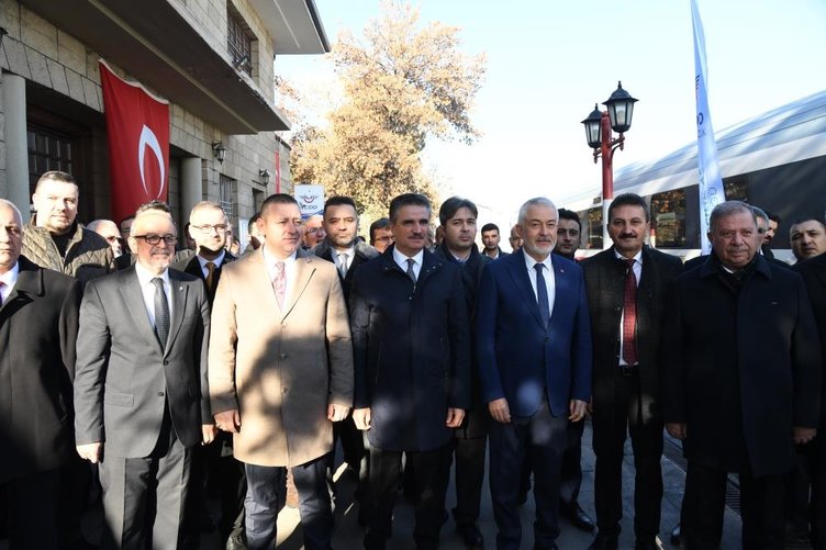 Isparta-İzmir arasında sefer gerçekleştirecek! Güller Ekspresi ilk yolculuğuna uğurlandı