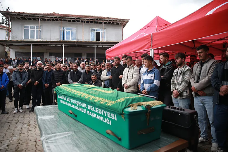 somada-maden-ocaginda-gocuk-hayatini-kaybeden-ince-son-yolculuguna-ugurlandi-1790954876468.png
