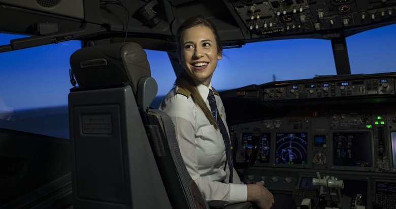 THY’nin tarihi uçuşunda en genç kaptan pilotu Selin Sevimli görev aldı
