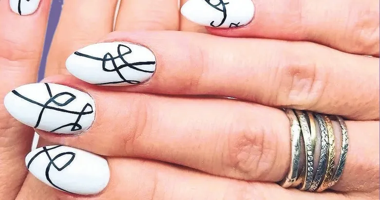 Yükselen nail art trendi: Soyut yüzler
