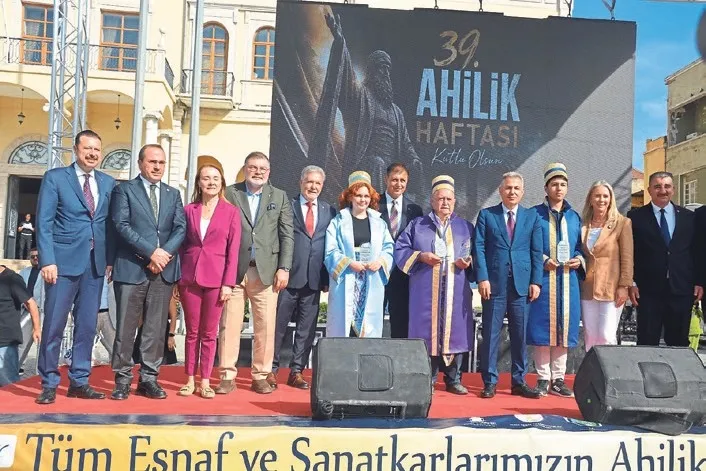 izmirde-ahilik-soleni-1789675095992.jpeg