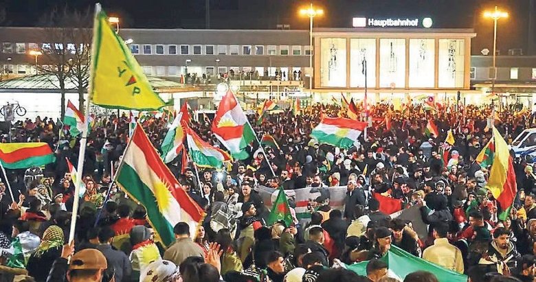 Almanya’da terör örgütü YPG/SDG yandaşları sokakları sabote ediyor