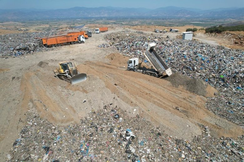 Tepkiler sonrası geri adım! İzmir’de mera alanına vahşi depolama durdu