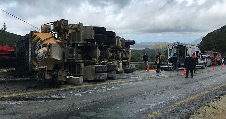 Devrilen beton mikserinin altında kalan sürücü ucuz kurtardı