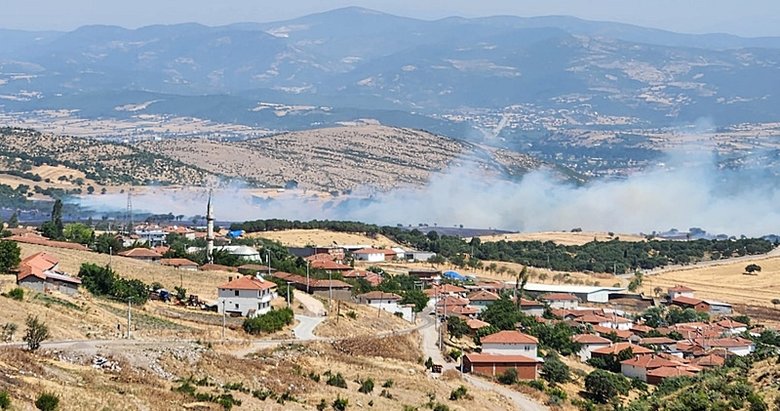 Balıkesir’deki yangına müdahale ediliyor