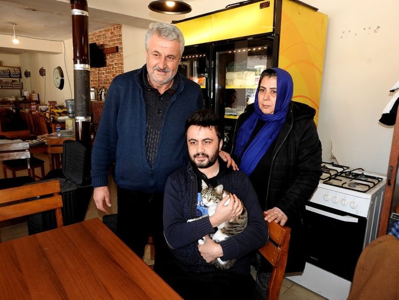 Çeşme’ye gelen depremzedeler korku dolu anları anlattı: 90 saniye bize bir ömür gibi geldi