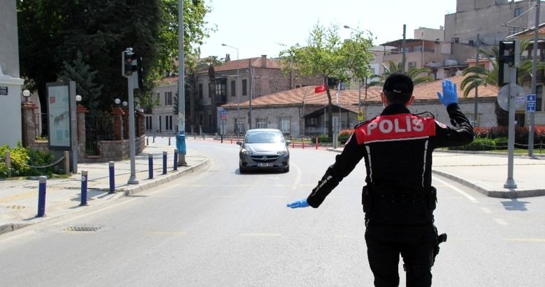 İzmir’de koronavirüs tedbirlerine uymayan 1192 kişiye ceza yazıldı