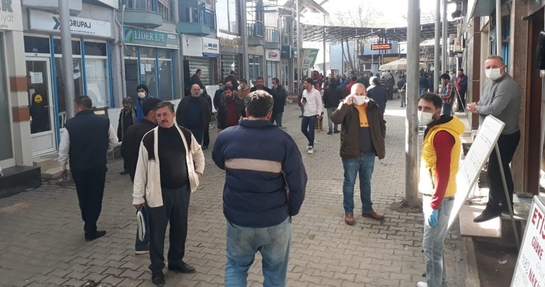 İzmir’de nakliyeciler sitesindeki kalabalık tehlike saçıyor