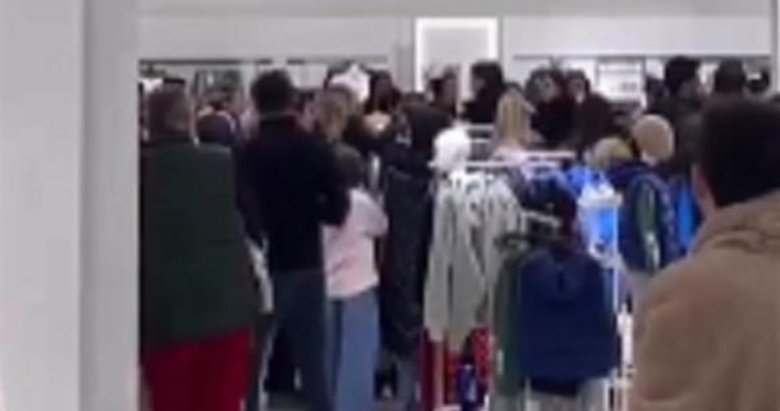 İzmir’de indirim izdihamı! Uzun kuyruklar oluştu, kavgalar çıktı