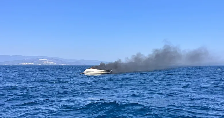 Aydın’da tekne yangını! Son anda kurtuldular...
