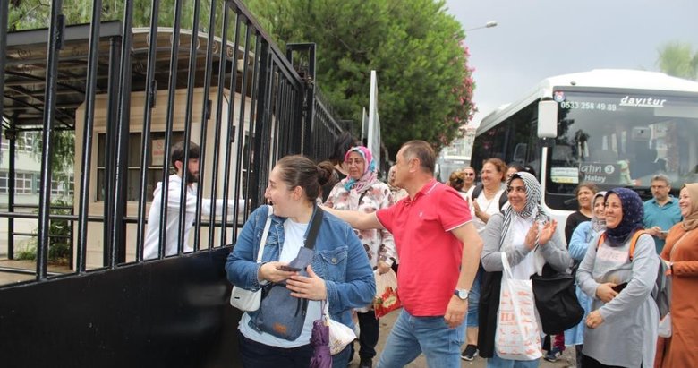 İzmir’de ilginç anlar! Unutkan adayın yardımına başka bir adayın velisi koştu